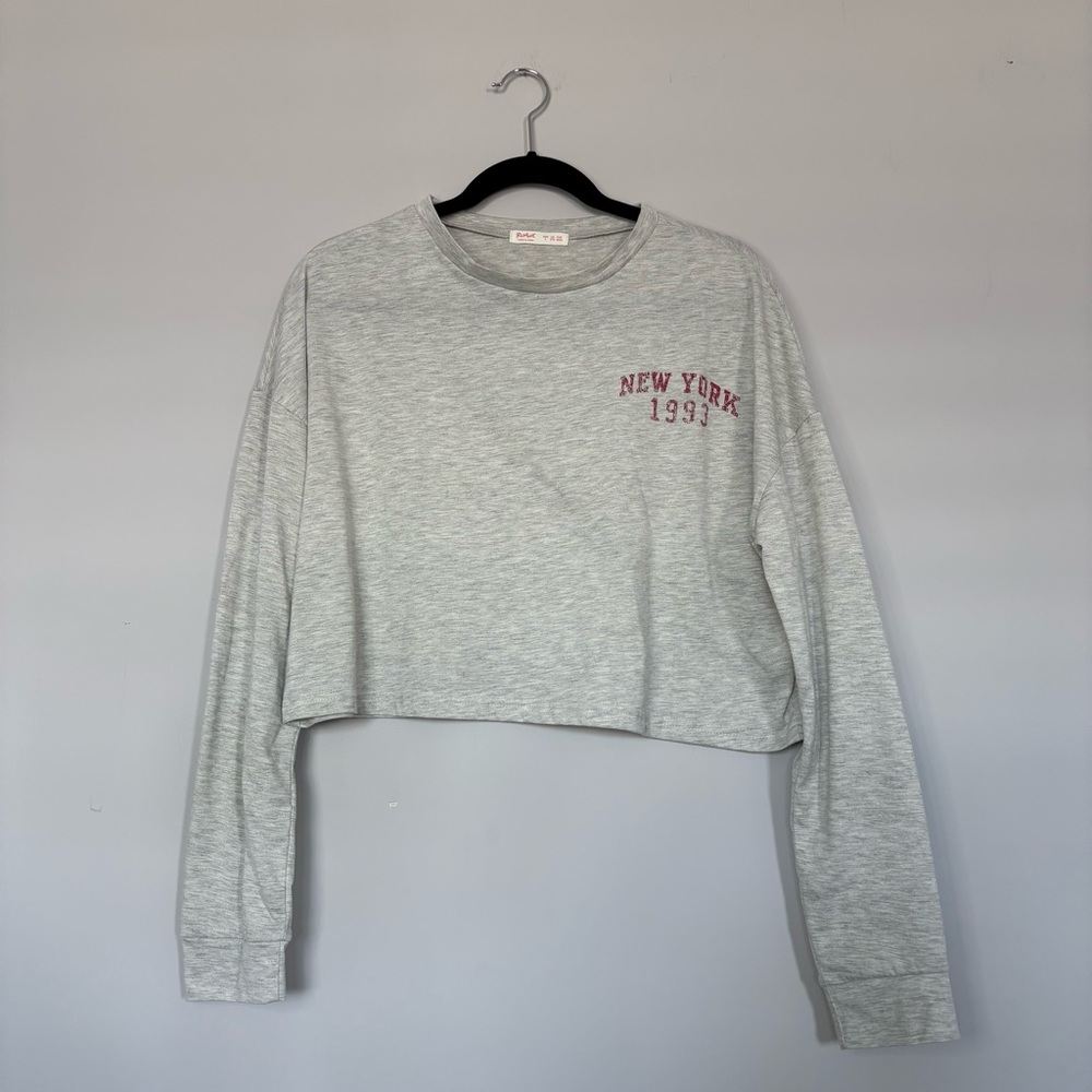 ROMWE Light Grey Cropped Long Sleeve Shirt New York 1993 Graphic Tee Casual